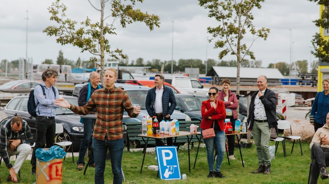 Baggerbeest verkent nieuw terrein